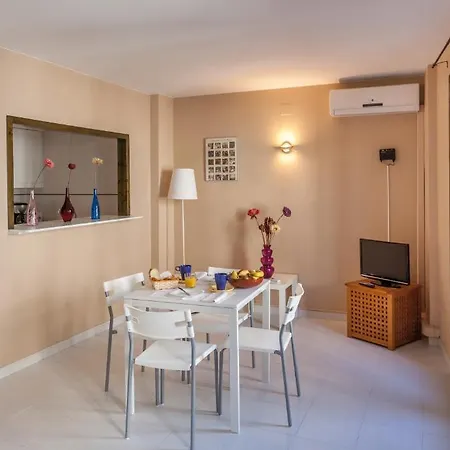 Apartman Hola Ii *